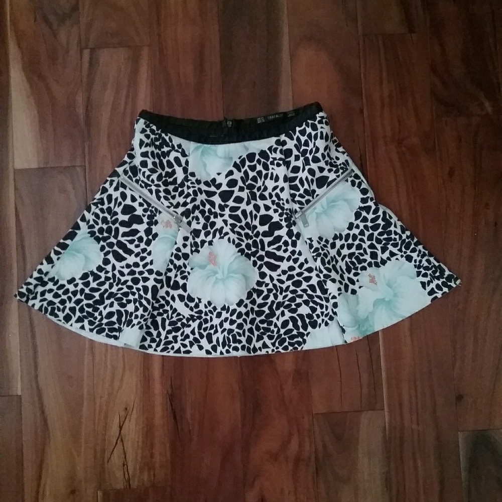 Zara Trafaluc Black and White Floral Printed Skirt